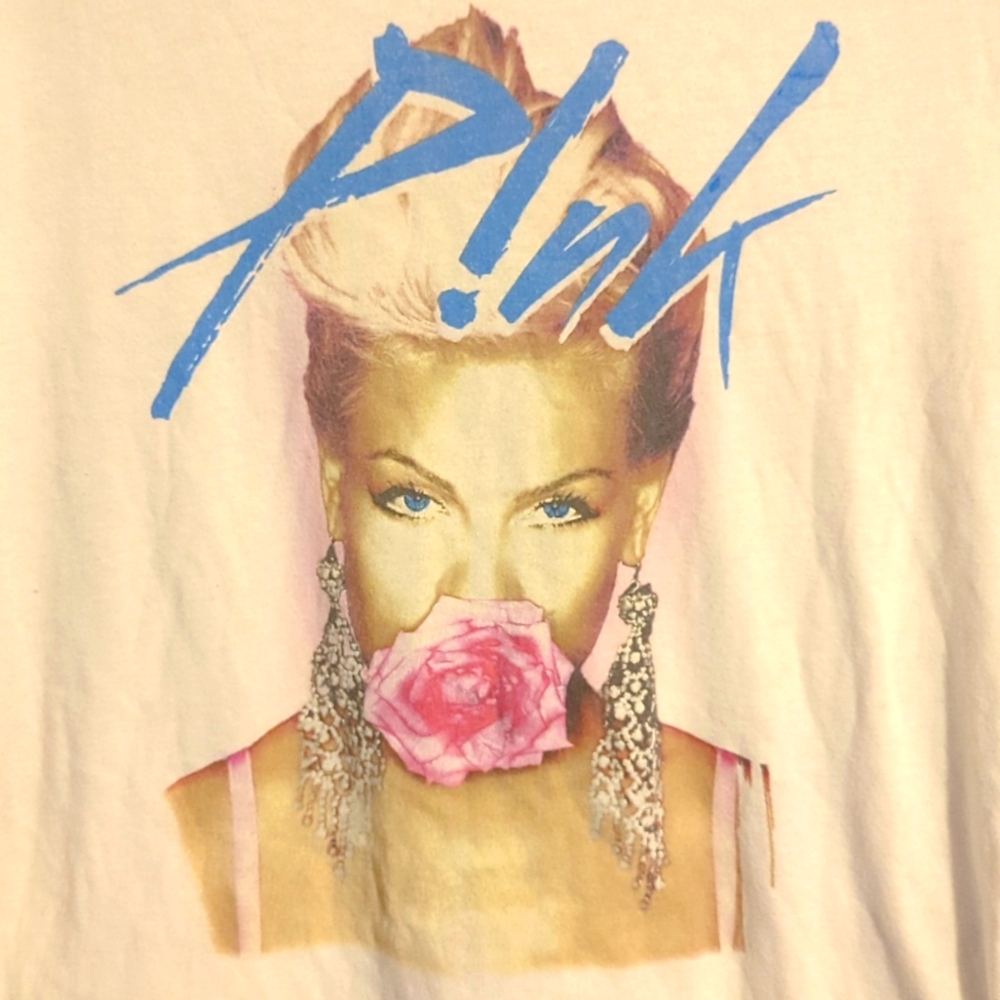 P!nk graphic top